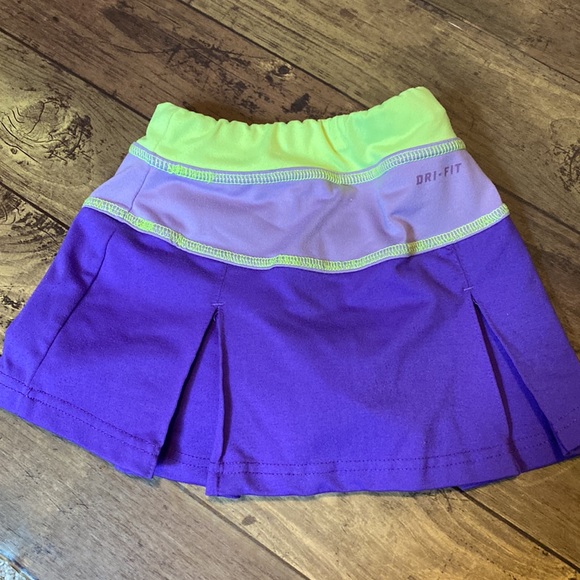 Nike Tennis skirt and athletic tank top shirts Lot - Picture 3 of 4